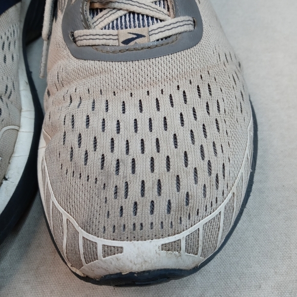 Brooks Mens Adrenaline GTS 18 Running Shoes Gray, main image 10